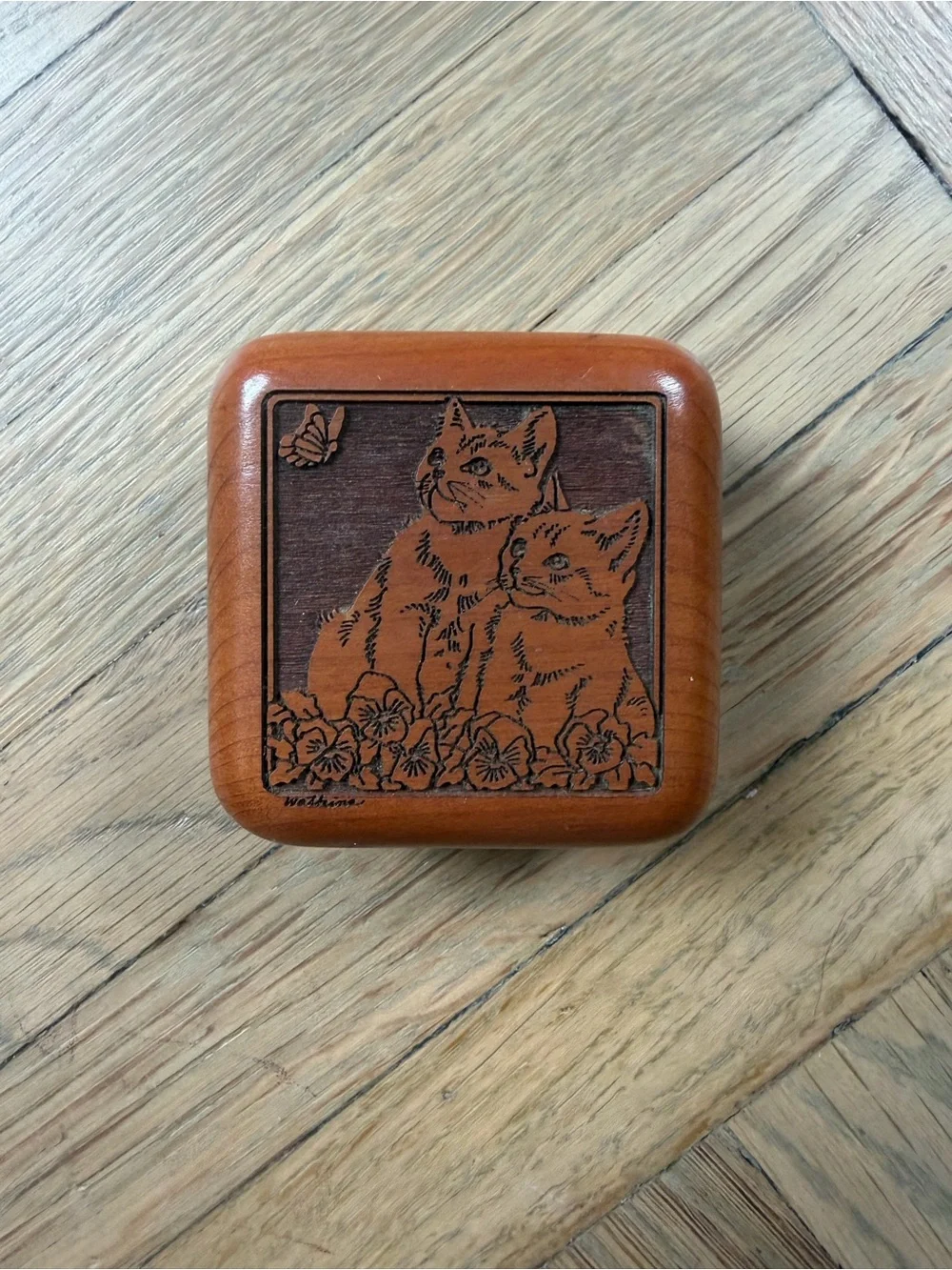 Wooden Cat music Box in Brown - Classic Pet Decor